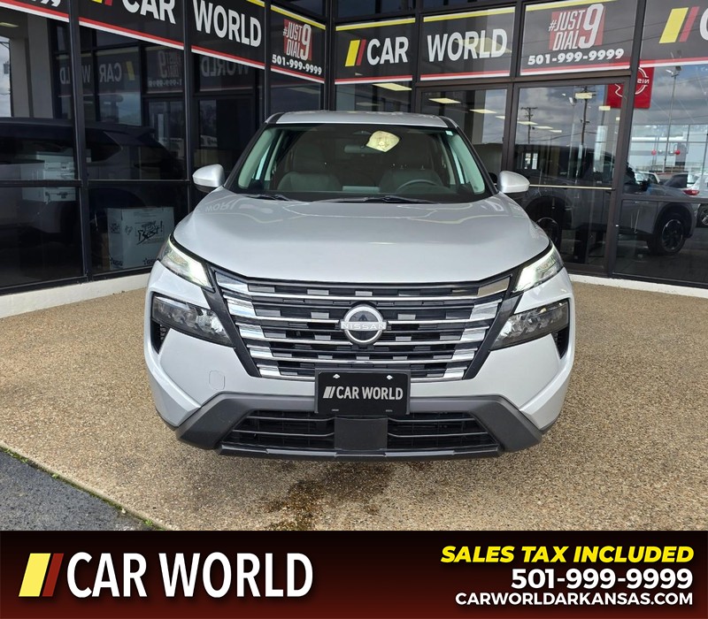 Nissan Rogue Vehicle Full-screen Gallery Image 2