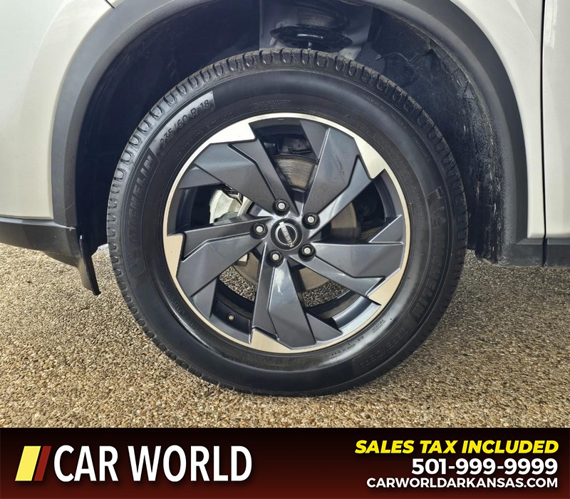 Nissan Rogue Vehicle Full-screen Gallery Image 6