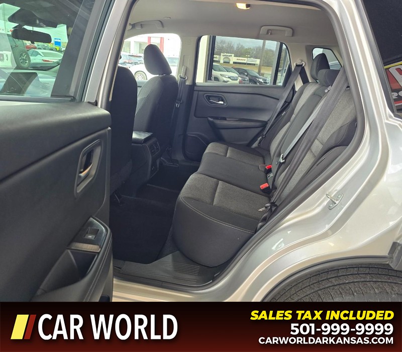 Nissan Rogue Vehicle Full-screen Gallery Image 10