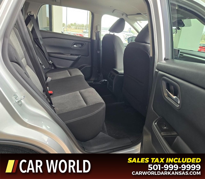 Nissan Rogue Vehicle Full-screen Gallery Image 12