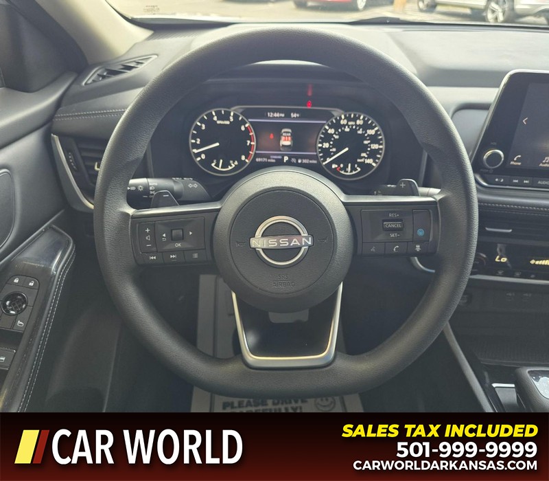 Nissan Rogue Vehicle Full-screen Gallery Image 15