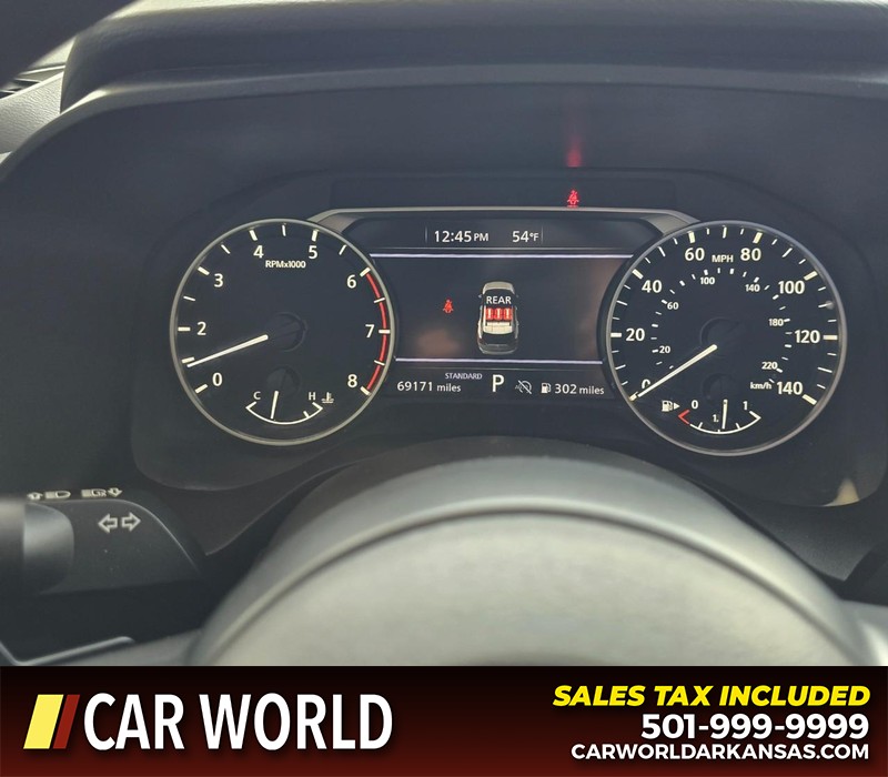 Nissan Rogue Vehicle Full-screen Gallery Image 17