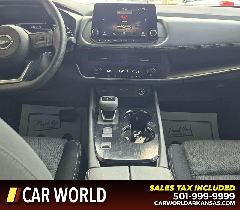 Nissan Rogue Vehicle Full-screen Gallery Image 18