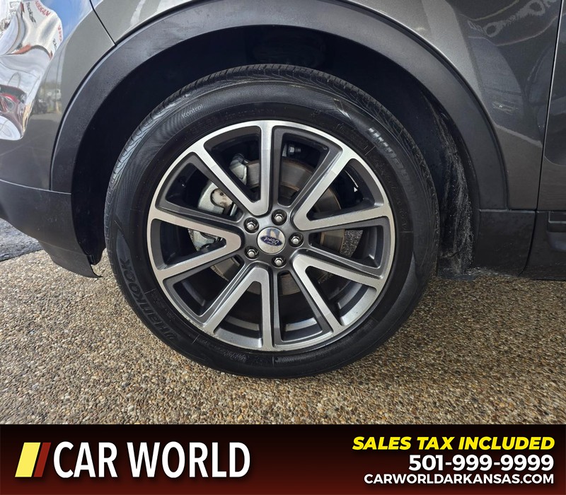 Ford Explorer Vehicle Full-screen Gallery Image 6