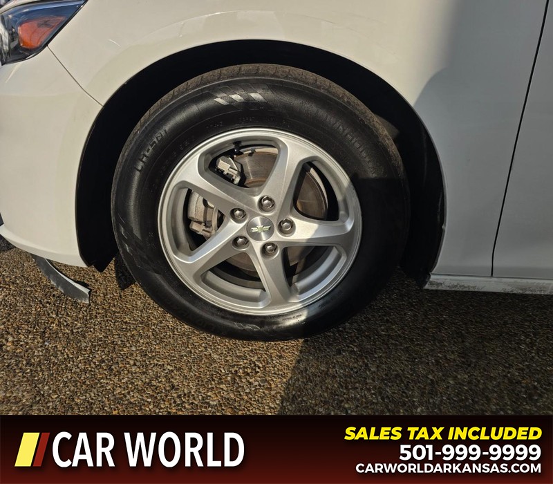 Chevrolet Malibu Vehicle Full-screen Gallery Image 6