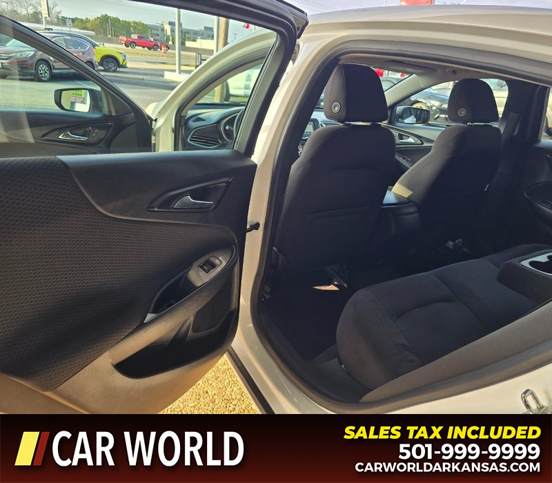 Chevrolet Malibu Vehicle Full-screen Gallery Image 9