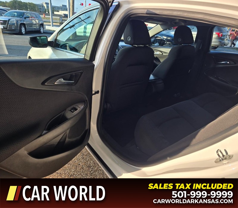 Chevrolet Malibu Vehicle Full-screen Gallery Image 10