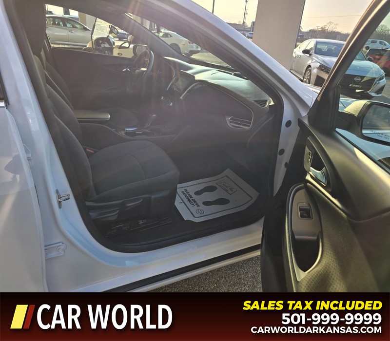 Chevrolet Malibu Vehicle Full-screen Gallery Image 12