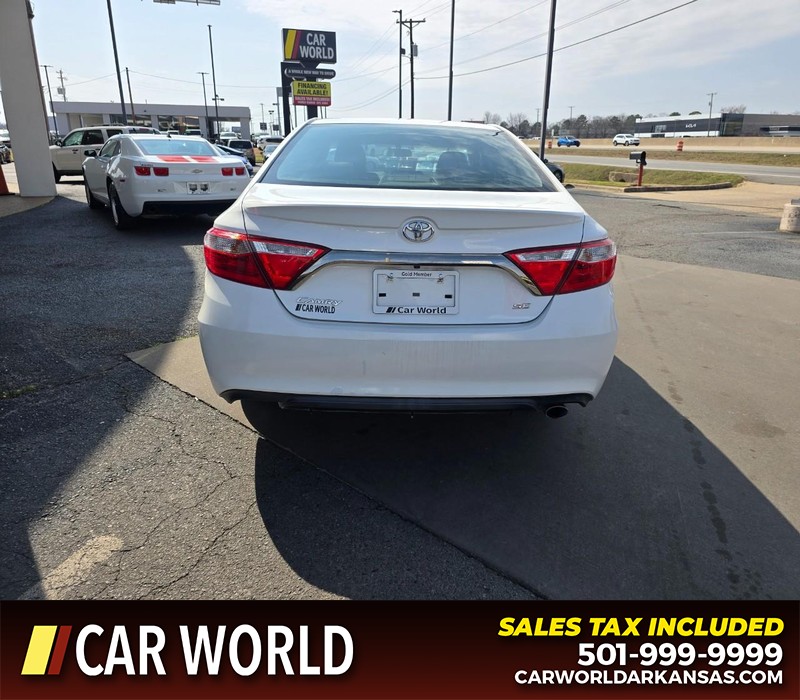 Toyota Camry Vehicle Full-screen Gallery Image 5