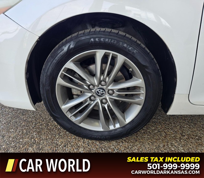 Toyota Camry Vehicle Full-screen Gallery Image 6