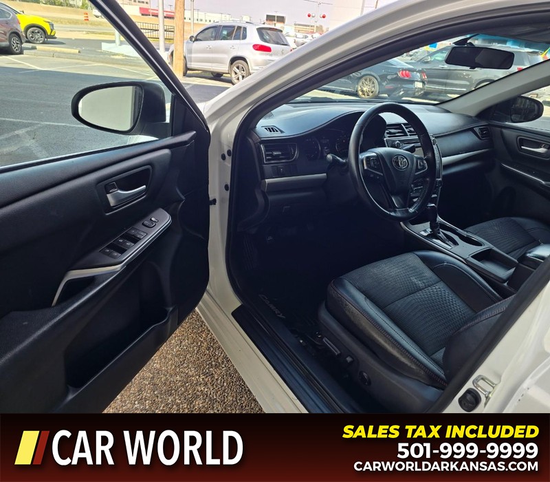 Toyota Camry Vehicle Full-screen Gallery Image 7