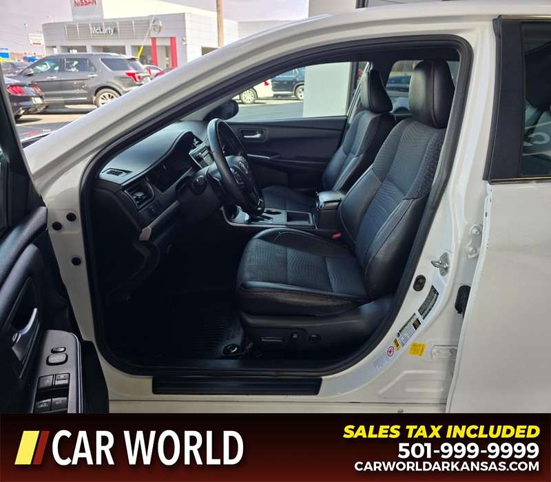 Toyota Camry Vehicle Full-screen Gallery Image 8