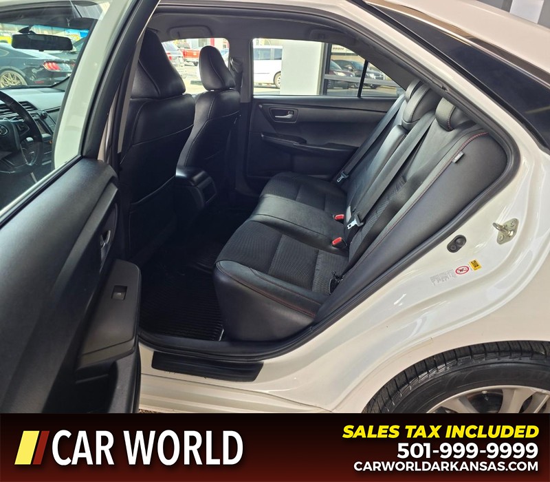 Toyota Camry Vehicle Full-screen Gallery Image 10