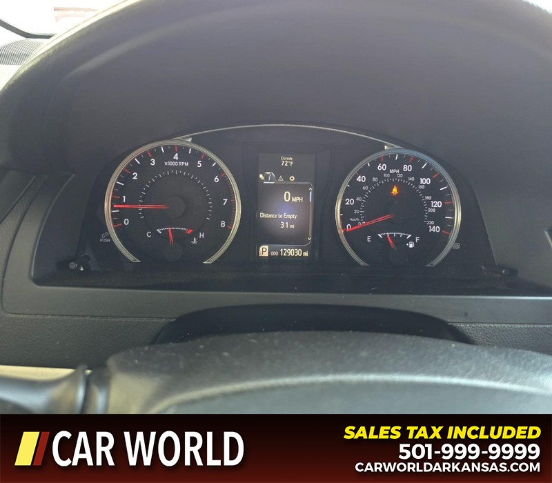 Toyota Camry Vehicle Full-screen Gallery Image 16