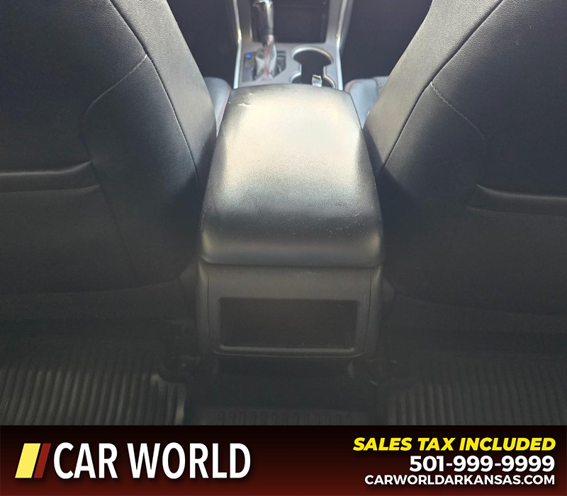 Toyota Camry Vehicle Full-screen Gallery Image 19