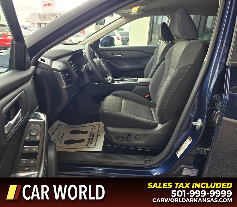 Nissan Rogue Vehicle Full-screen Gallery Image 8