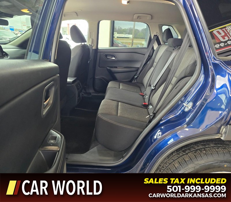 Nissan Rogue Vehicle Full-screen Gallery Image 10