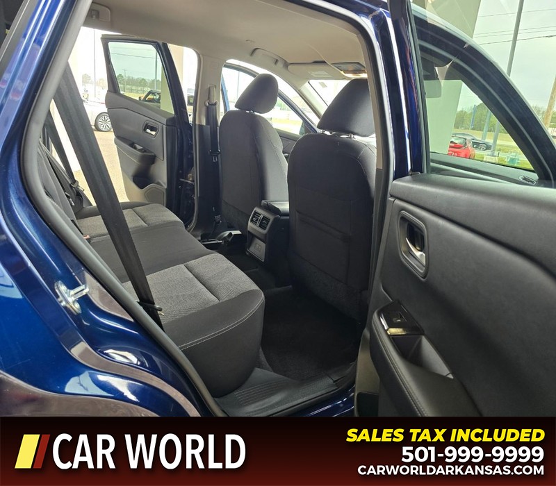 Nissan Rogue Vehicle Full-screen Gallery Image 12