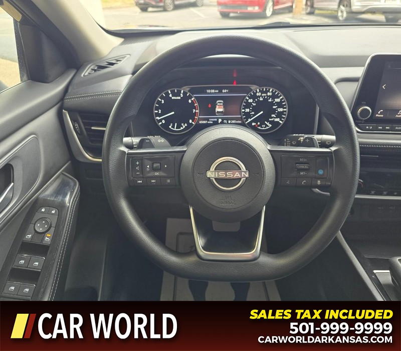 Nissan Rogue Vehicle Full-screen Gallery Image 15