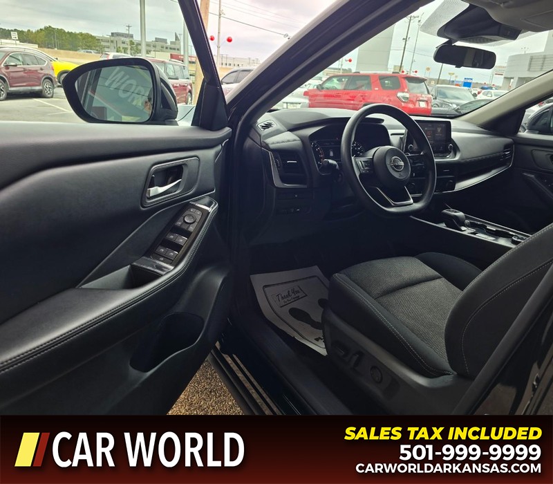 Nissan Rogue Vehicle Full-screen Gallery Image 7