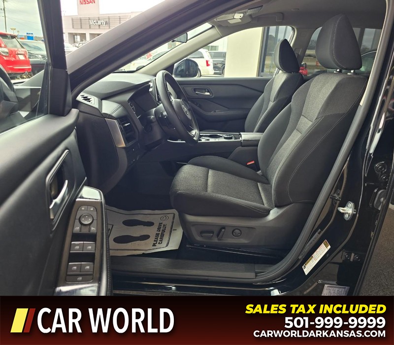 Nissan Rogue Vehicle Full-screen Gallery Image 8