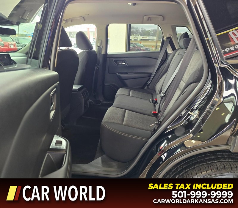 Nissan Rogue Vehicle Full-screen Gallery Image 10