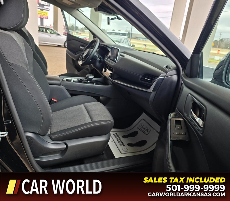 Nissan Rogue Vehicle Full-screen Gallery Image 11