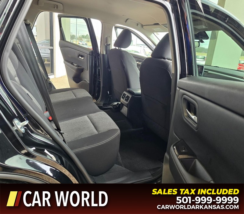 Nissan Rogue Vehicle Full-screen Gallery Image 12