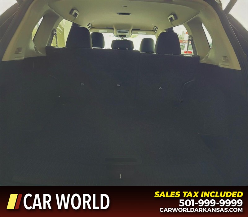 Nissan Rogue Vehicle Full-screen Gallery Image 13