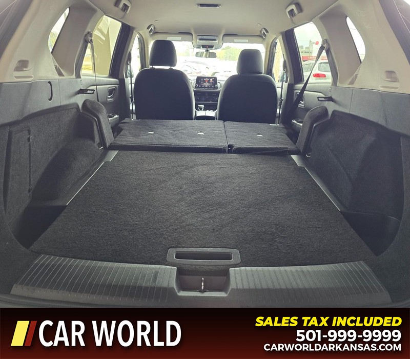 Nissan Rogue Vehicle Full-screen Gallery Image 14