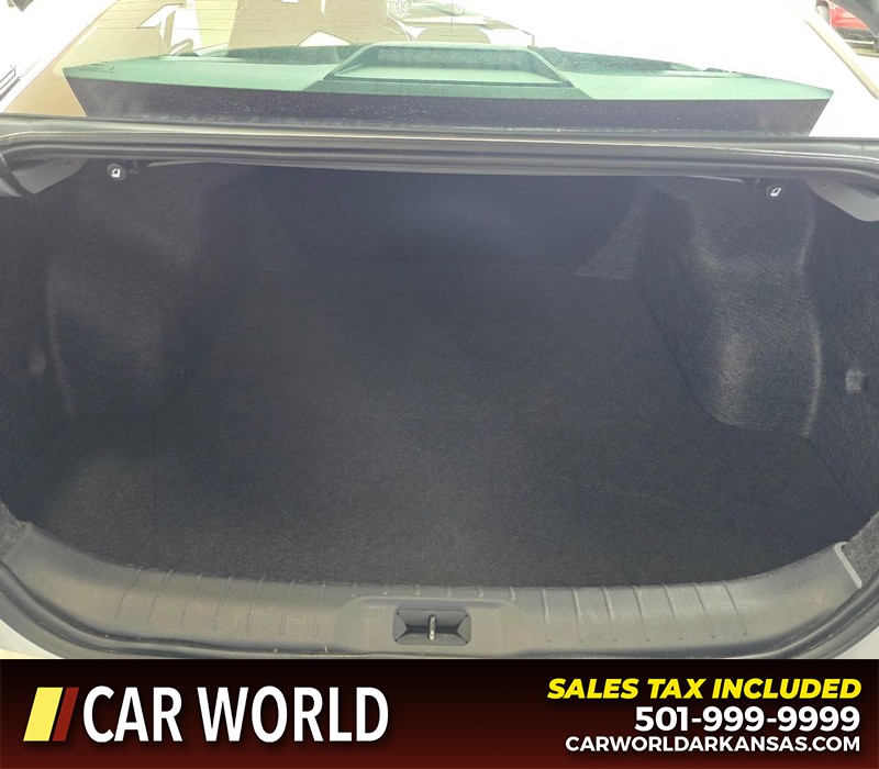 Nissan Altima Vehicle Full-screen Gallery Image 13