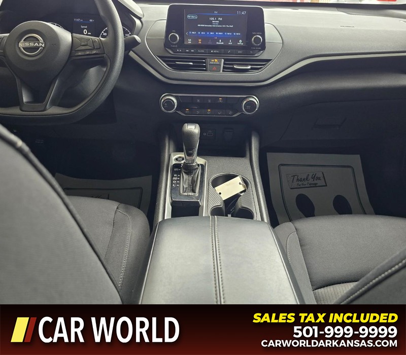 Nissan Altima Vehicle Full-screen Gallery Image 18