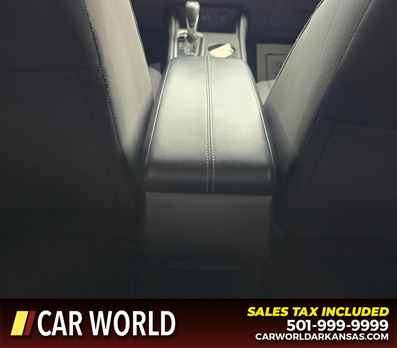 Nissan Altima Vehicle Full-screen Gallery Image 19