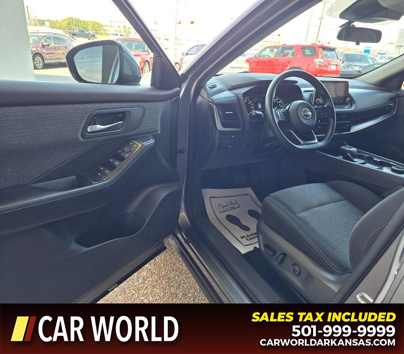 Nissan Rogue Vehicle Full-screen Gallery Image 7