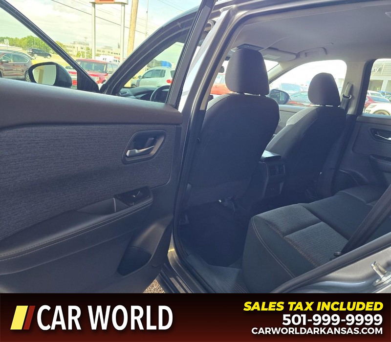 Nissan Rogue Vehicle Full-screen Gallery Image 9