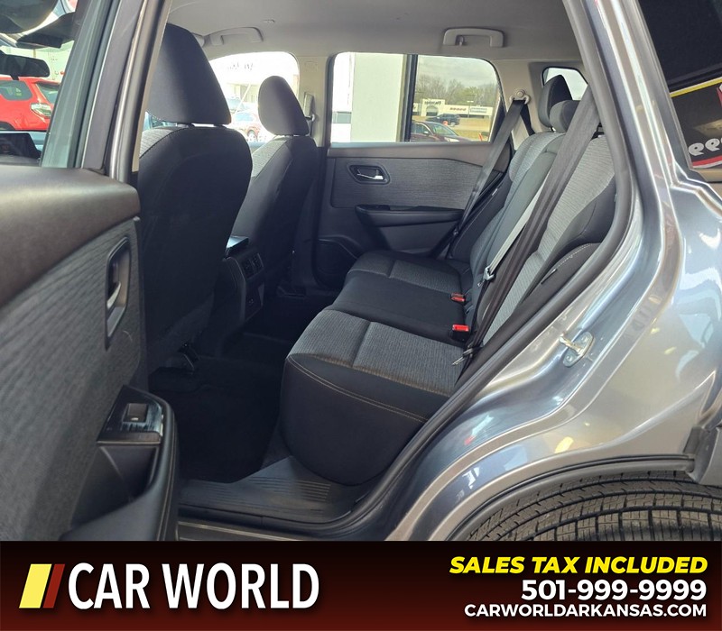 Nissan Rogue Vehicle Full-screen Gallery Image 10