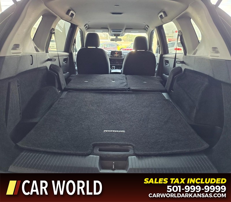 Nissan Rogue Vehicle Full-screen Gallery Image 14