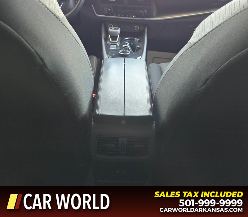 Nissan Rogue Vehicle Full-screen Gallery Image 19