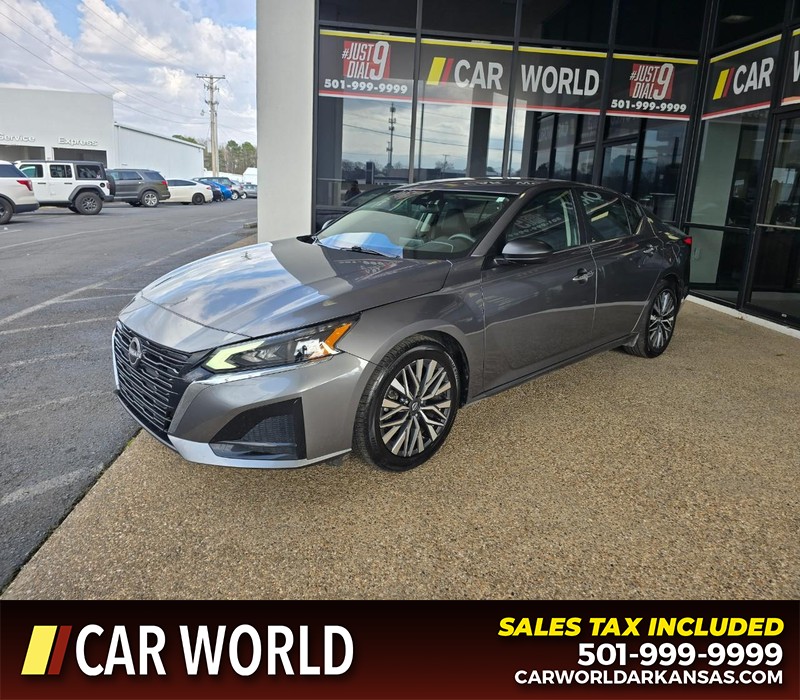 Nissan Altima Vehicle Full-screen Gallery Image 3