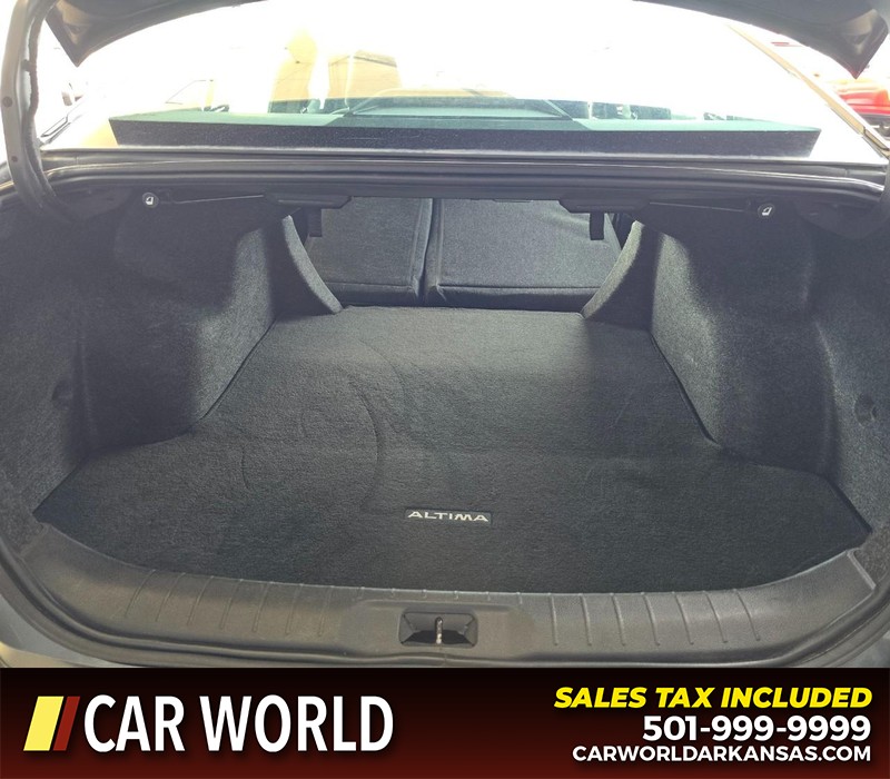 Nissan Altima Vehicle Full-screen Gallery Image 14
