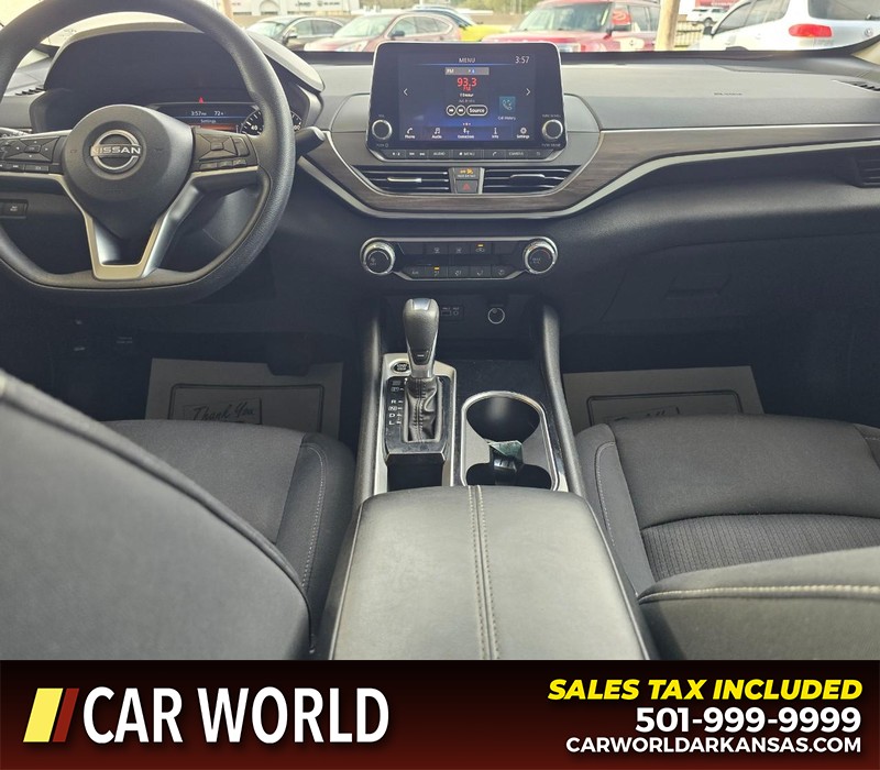 Nissan Altima Vehicle Full-screen Gallery Image 18
