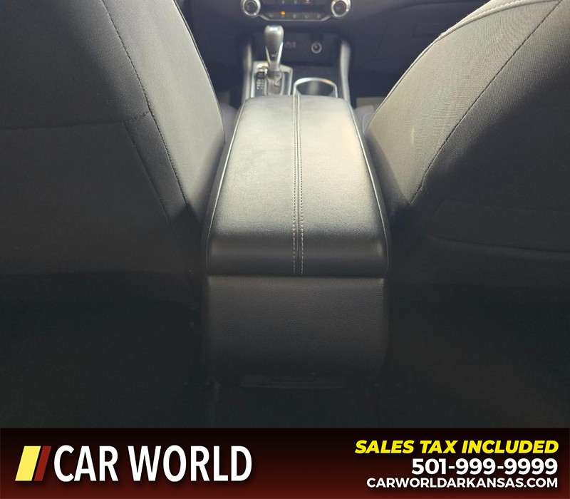 Nissan Altima Vehicle Full-screen Gallery Image 19