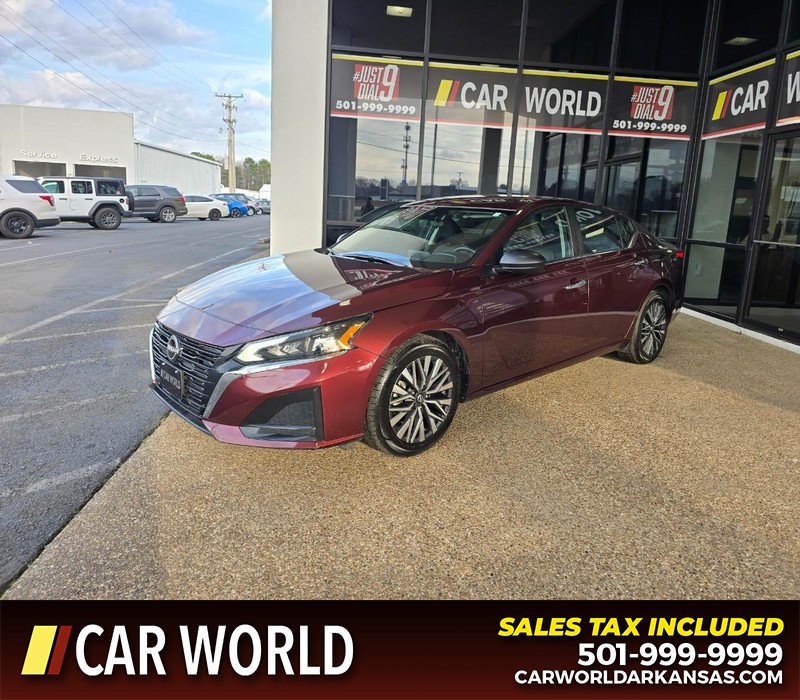 Nissan Altima Vehicle Full-screen Gallery Image 3