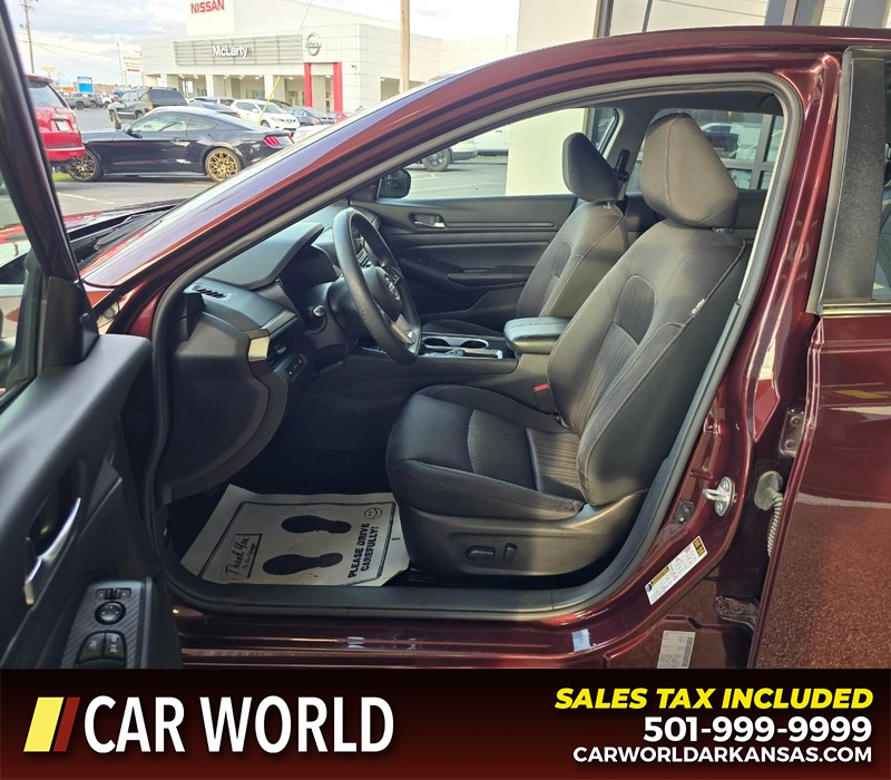 Nissan Altima Vehicle Full-screen Gallery Image 8