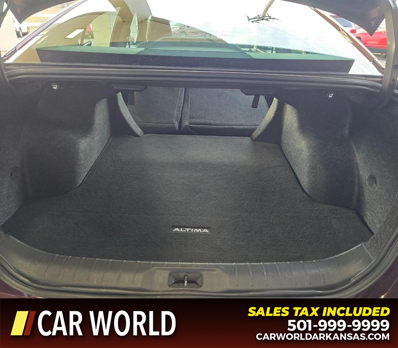 Nissan Altima Vehicle Full-screen Gallery Image 14