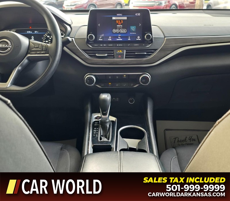 Nissan Altima Vehicle Full-screen Gallery Image 18