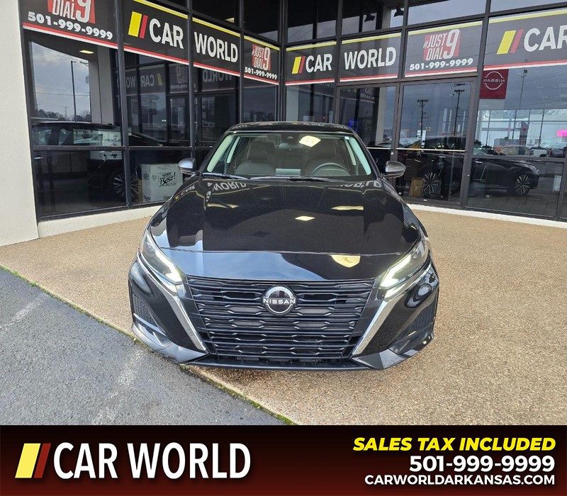 Nissan Altima Vehicle Full-screen Gallery Image 2