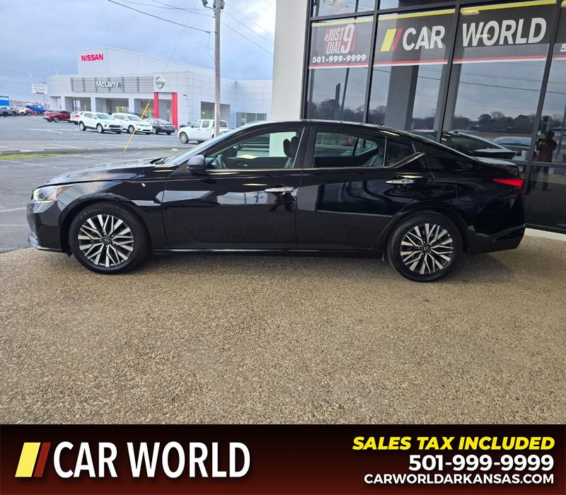 Nissan Altima Vehicle Full-screen Gallery Image 4