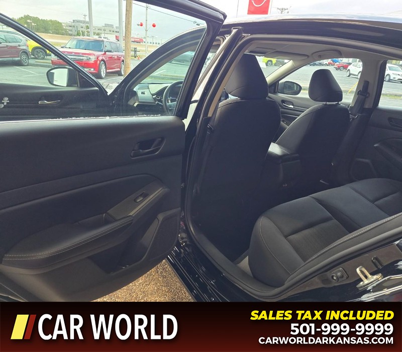 Nissan Altima Vehicle Full-screen Gallery Image 9