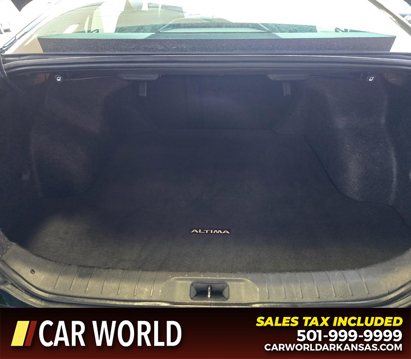 Nissan Altima Vehicle Full-screen Gallery Image 13